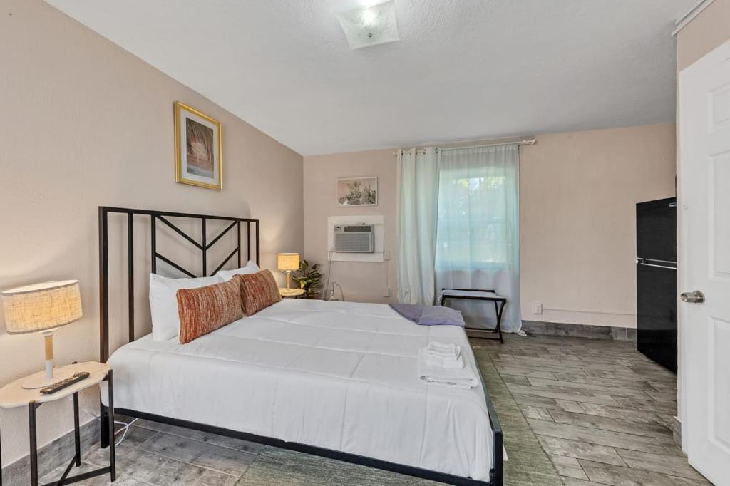 Located By The Beach 1 Bedroom With Parking And Pool Clearwater Exterior foto