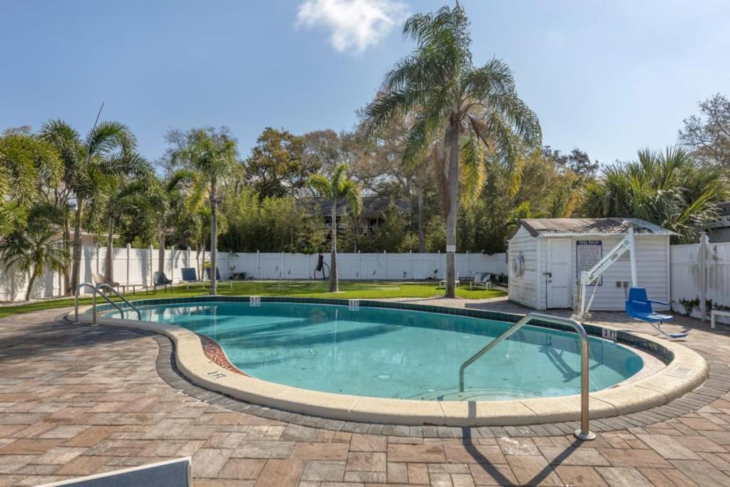 Located By The Beach 1 Bedroom With Parking And Pool Clearwater Exterior foto